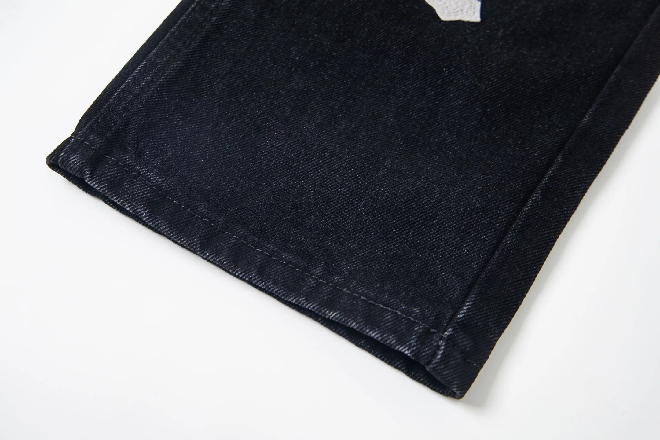 P260 Chrome Hearts Chrome Hearts Black Multi-leather Elements Full of Details Washed Jeans Authentically Restore the Ultimate Vintage Texture Three-Dimensional Fit Loose and Comfortable, Not Slimming Appearing Tall and Slim Made by a Manufacturer Original Quality Control Same Style for Men and Women Can Be Matched for Couples Versatile Recommendations Must-Have Jeans for All Seasons Fashionistas Have Been Disappointed From the Quality Selection of Fabrics, Cutting of Details, and Matching of Patterns, Everything Is Impeccable! The upper body is so handsome when worn...it can be easily worn by men, women and children! The craftsmanship is made of heavy-duty washed pure cotton denim fabric. After washing, it is soft and thick. It is very stylish when worn on the body. Style number: 1775# Color: black Size: 28 30 32 34 36